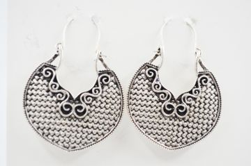 100100506 antique earrings